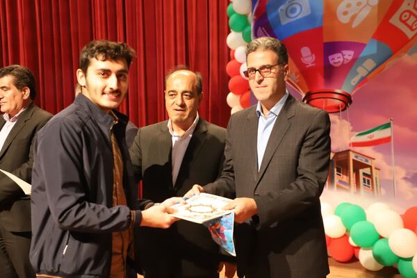 آیین نکوداشت منتخبین مرحله استانی چهل و سومین دوره مسابقات فرهنگی و هنری فردا
