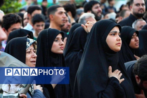 نخستین سالگرد خادم‌الرضا (علیه‌السلام) شهید آیت‌الله سید ابراهیم رئیسی در عرصه میدان شهدا مشهد 