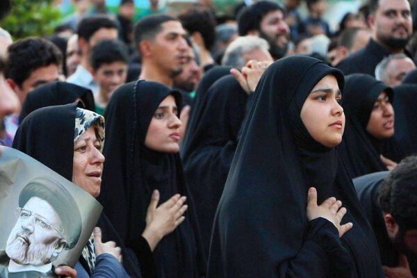 نخستین سالگرد خادم‌الرضا (علیه‌السلام) شهید آیت‌الله سید ابراهیم رئیسی در عرصه میدان شهدا مشهد 