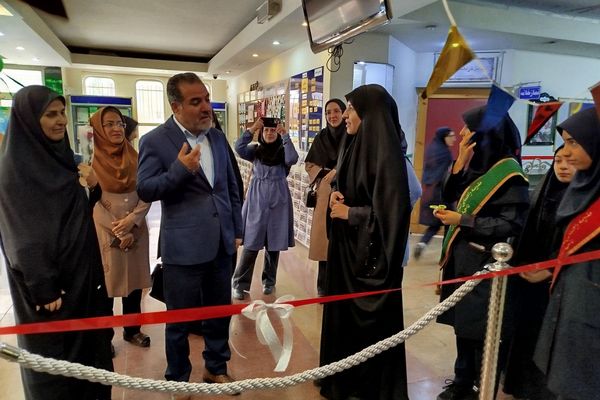 برگزاری «جشن جوانه ها» در دبیرستان راضیه شکرابی ناحیه دو شهرری 