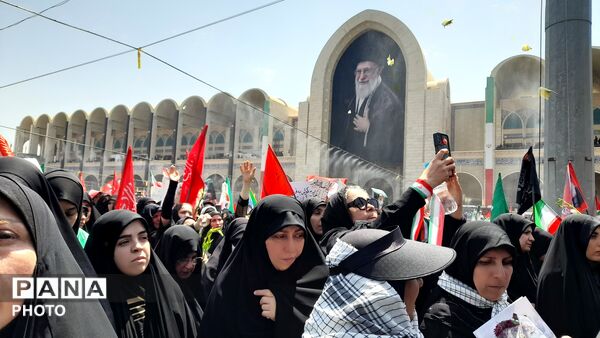 تجدید میثاق با آرمان‌های انقلاب، تهران در سوگِ رهبر شهید یکپارچه سیاه پوش شد