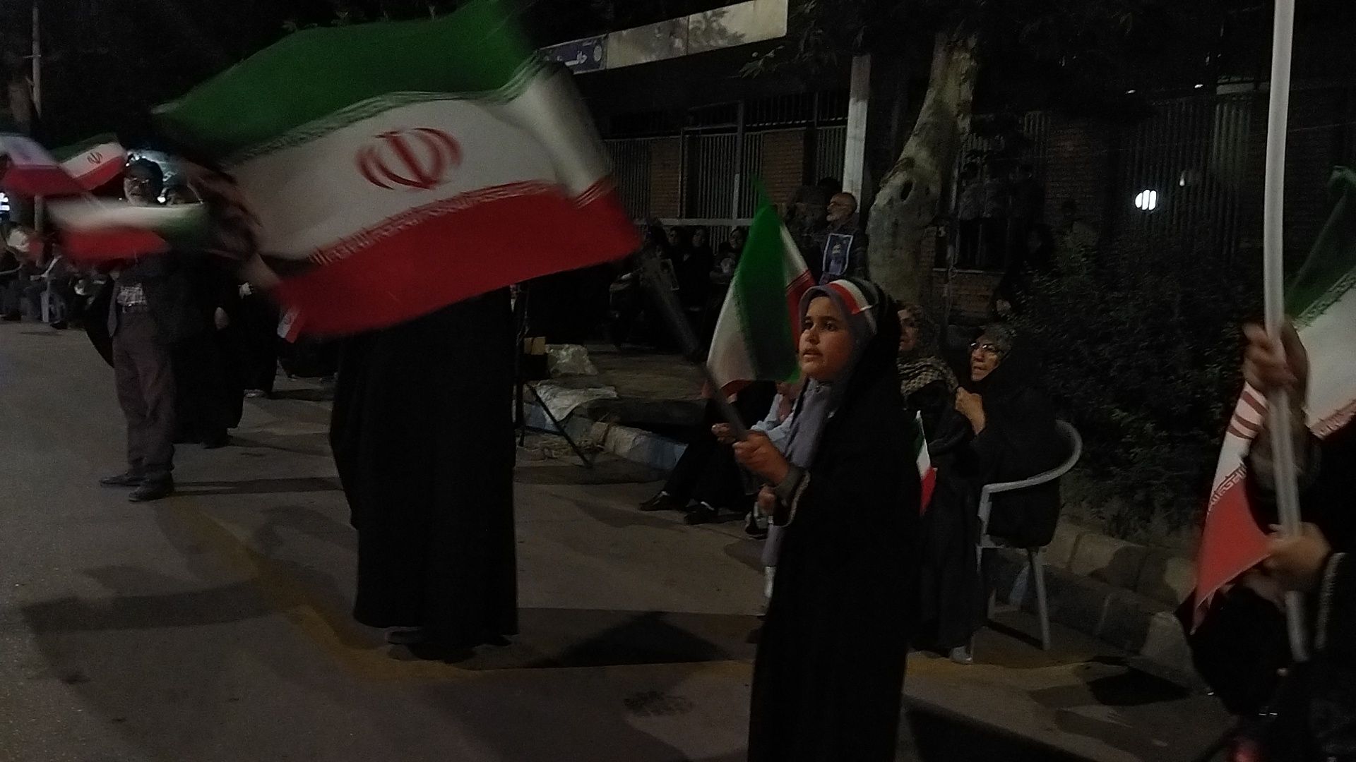 گذری بر میدان حافظ در   هشتاد و پنجمین شب از اجتماعات مردمی نیشابور