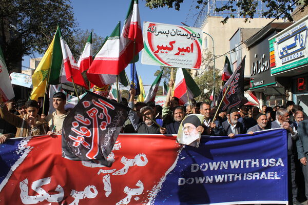 حضور پرشور دانش آموزان زنجانی در راهپیمایی ۱۳ آبان