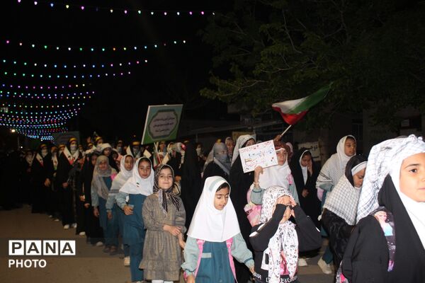 حضور پرشور دختران جان‌فدا در اجتماع شبانه با لباس بسیجی