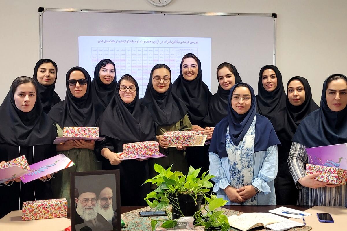 جلسه شورای معلمان دبیرستان نمونه دولتی ولایت
