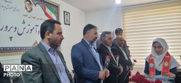 نکوداشت مقام شامخ معلم و تجلیل از پیشگامان عرصه تعلیم و تربیت در نظرکهریزی