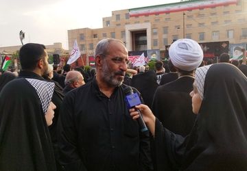 امروز پرچم دفاع از آقا اباعبدالله الحسین و پرچم پیروزی اسلام در دست ولی فقیه است