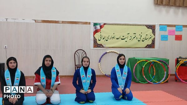 «در میدان حاضر»؛ شور و نشاط ورزشی در هنرستان دخترانه آیت‌الله انواری همدانی