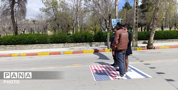 چهل روز تنهایی پس از شهادت امام انقلاب؛ مردم اسدآباد همچنان در صحنه