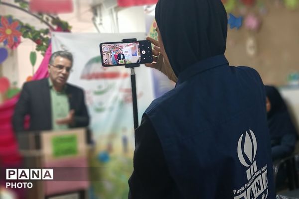 تجلیل از برگزیدگان جشنواره هنری فردا و المپیاد ورزشی در دبستان رضوان بهارستان‌دو