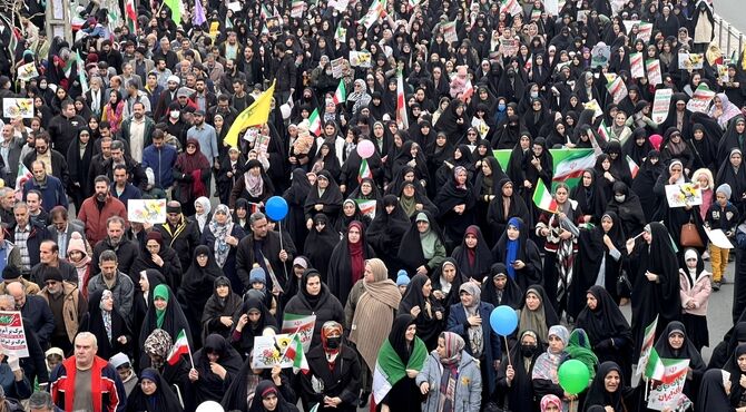 حضور پرشور مردم هشتگرد در راهپیمایی ۲۲بهمن 