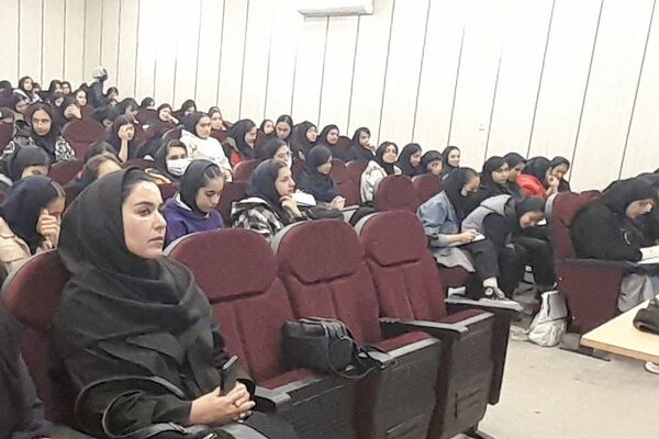 جلسه هدایت تحصیلی در دبیرستان آزاده رودهن 