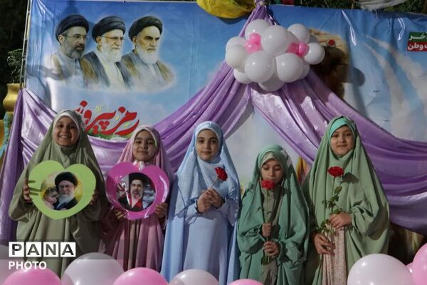 لبخند معنویت در کنار چادر پاکی