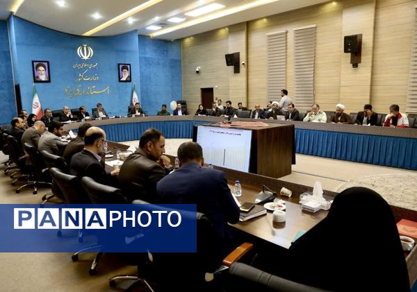 نشست ستاد ساماندهی امور جوانان استان یزد به ریاست استاندار  یزد