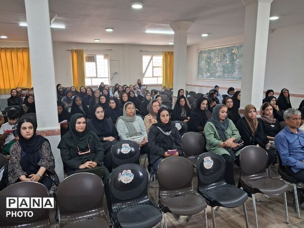همگامی مدرسه و خانواده در کارگاه آموشی دبیرستان نمونه وکیلی ۱۰