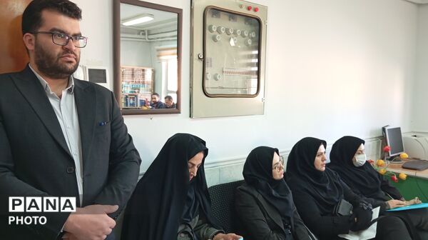 نمایشگاه اقتصاد مقاومتی و صنایع دستی هنرجویان هنرستان حضرت زهرا (س)