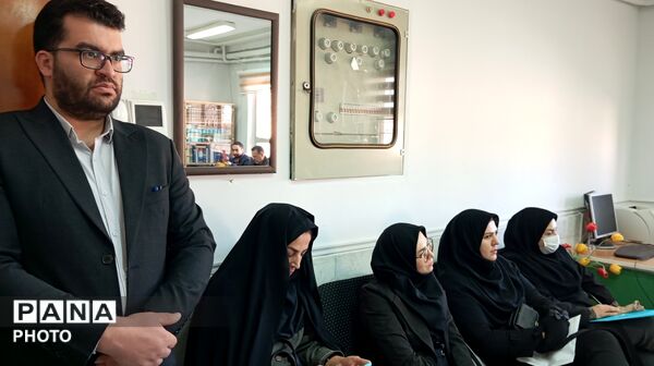 نمایشگاه اقتصاد مقاومتی و صنایع دستی هنرجویان هنرستان حضرت زهرا (س)