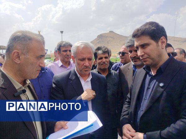 دیدار استاندار کردستان با خانواده شهدای حملات تروریستی رژیم صهیونیستی و بازدید از طرح‌های توسعه‌ای قروه