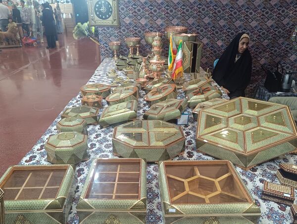 یازدهمین نمایشگاه گل و گیاه، صنایع دستی و سوغات اقوام ایرانی در اصفهان