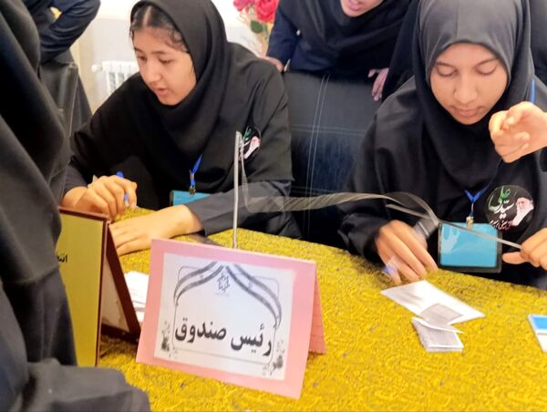 انتخابات مدرسه‌ای در دبیرستان هیات امنایی مطهره گالیکش