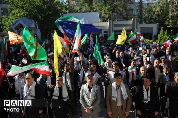 مراسم صبحگاه مشترک بسیج فرهنگیان تهران بزرگ در اداره کل آموزش و پرورش