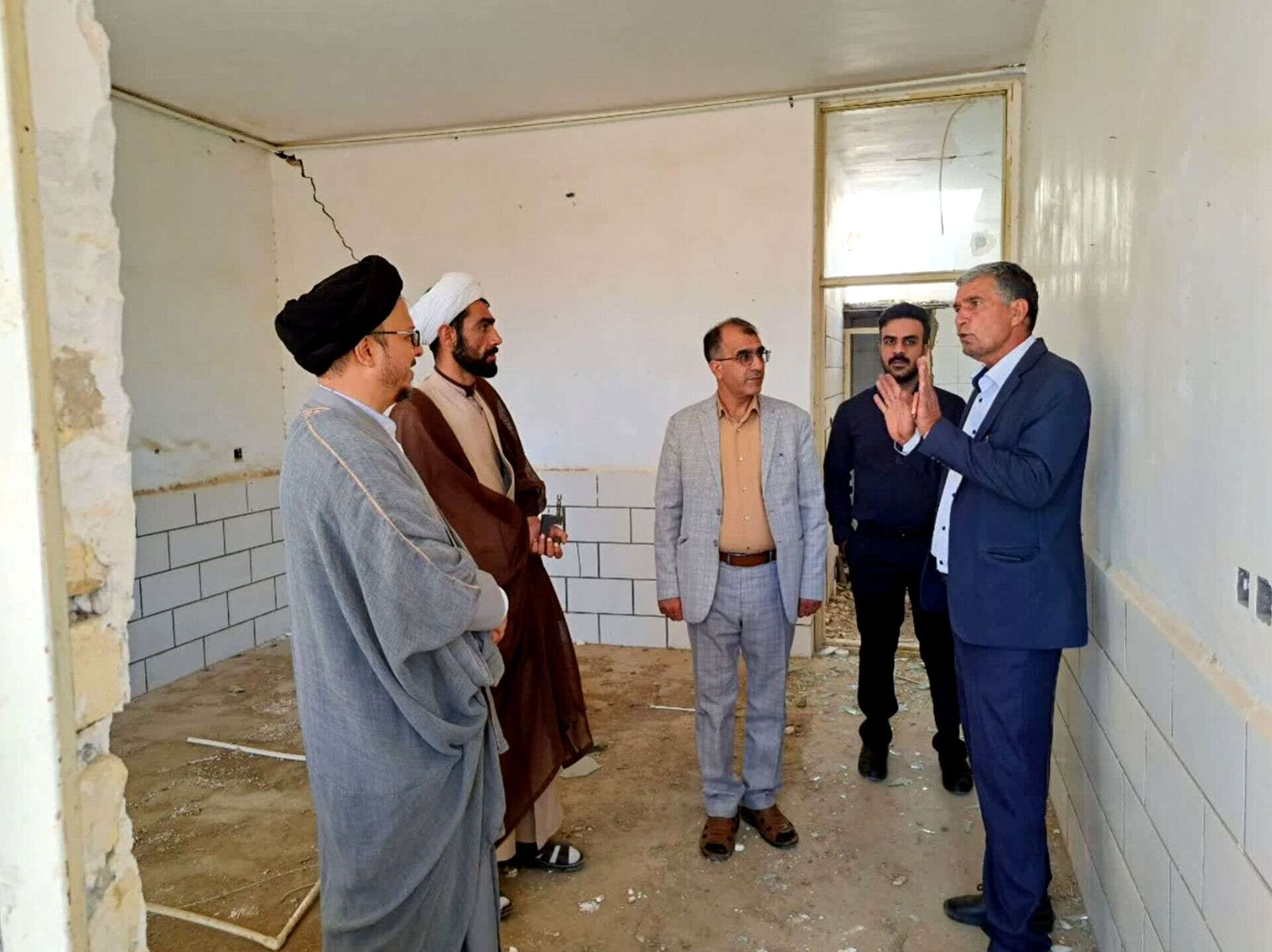 بازدید مسئولان سامان از خانه عالم هوره 