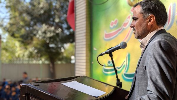 کنگره برزگداشت شهدای دانش‌آموزی دبیرستان هاتف اصفهان