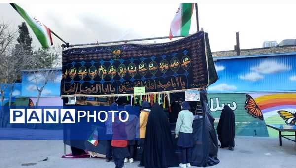 وداع دانش‌آموزان دبیرستان فرهنگیان ناحیه ۷ با شهید گمنام 