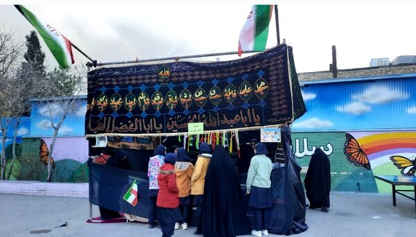 وداع دانش‌آموزان دبیرستان فرهنگیان ناحیه ۷ با شهید گمنام 