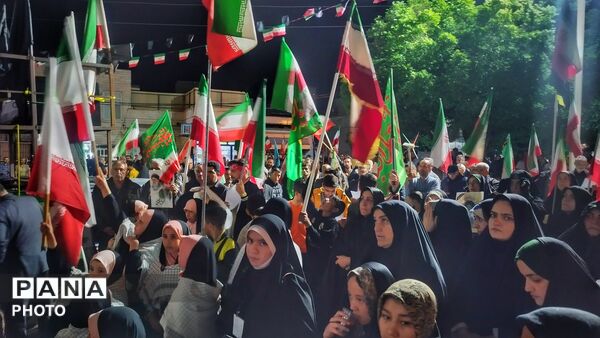 حضور پرشور مردم اشتهارد در راهپیمایی‌های شبانه