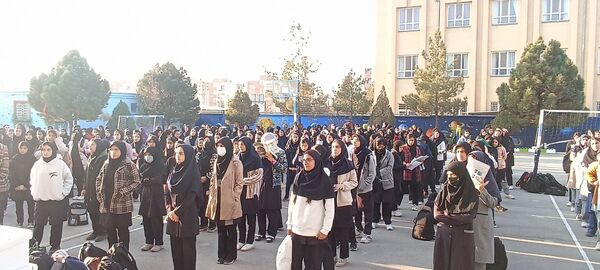 گذری برصبح‌گاه دبیرستان وکیلی ۹