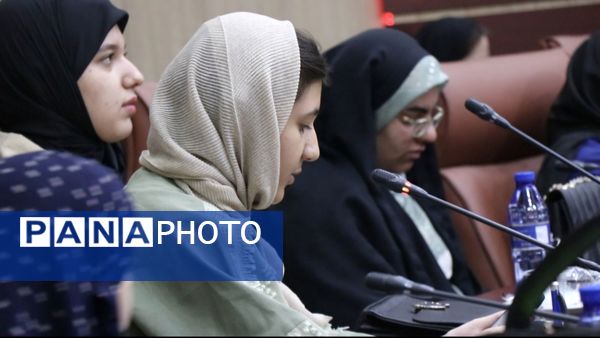 نشست ادبیات آیینی در دلیجان