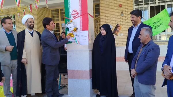 نواخته شدن زنگ انقلاب در هنرستان پروین اعتصامی چاروسا