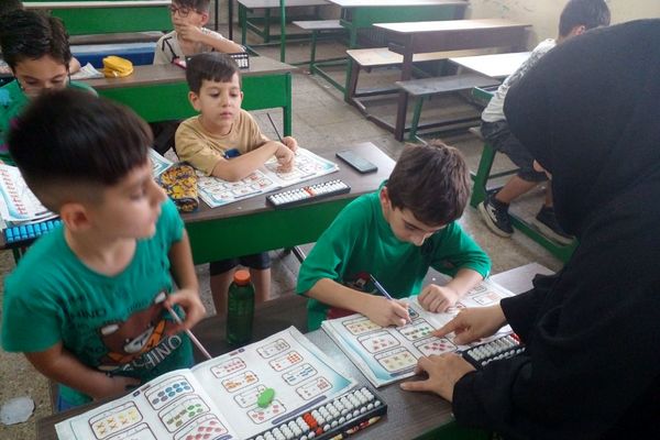 استمرار تلاش‌های دانش‌آموزان دبستان پسرانه عمار در ایام تابستان
