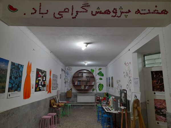 برپایی نمایشگاه به‌مناسبت هفته پژوهش در هنرستان بدیع مشهد