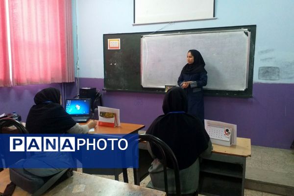  کارگاه‌های علمی و پژوهشی در مدرسه شهید همت شهرستان ملارد 