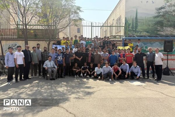 جشنواره ورزش‌های همگانی در دبیرستان دکتر نیک نیان قیامدشت 