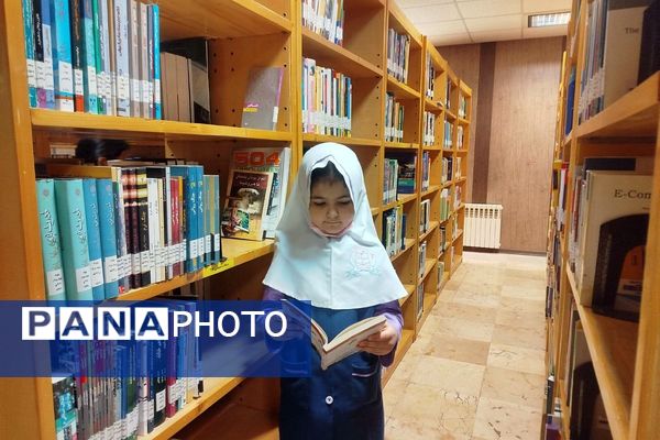  پیوند دانش‌آموزان دبستان سرای دانش با فرهنگ کتاب و کتابخوانی