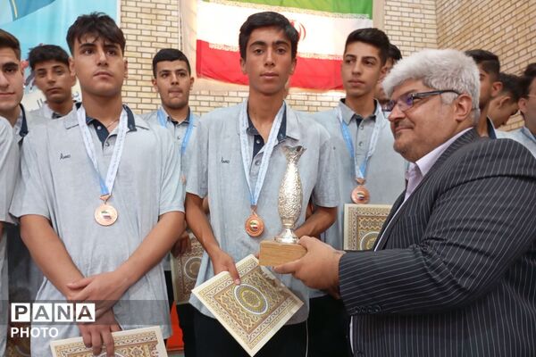 قهرمانی تیم هندبال دانش‌آموزان فارس در مسابقات منطقه شش کشور