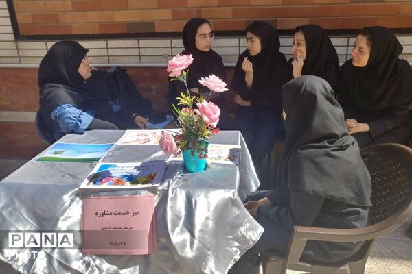 تپش زندگی در بین دانش‌آموزان دبیرستان عفت آهنگری 