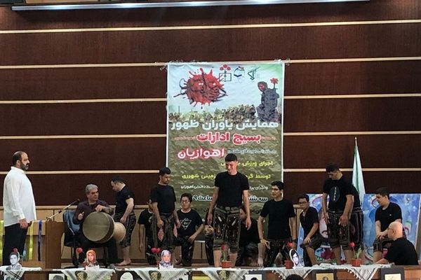 حضور دانش‌آموزان و مسئولان در یادواره شهدا دفاع مقدس ناحیه 2 شهرری 