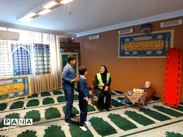 دوره آموزشی علمی مهارتی امداد و نجات ویژه سفیران سلامت منتخب ناحیه ۶