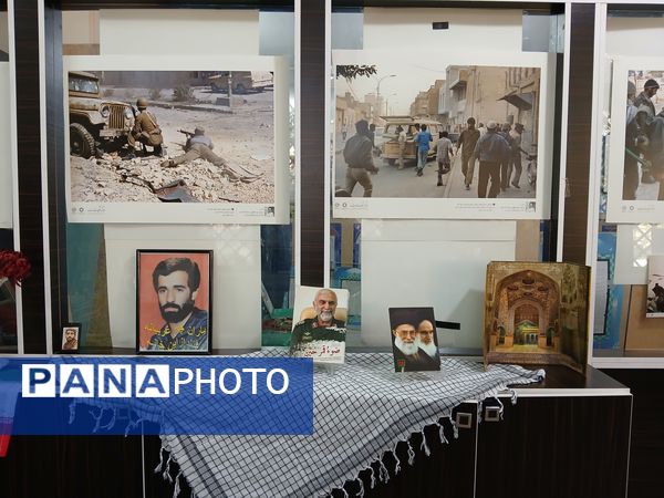 بازدید دانش‌آموزان از نمایشگاه دفاع مقدس واقع در مقبره شهدای گمنام شهرستان ورامین