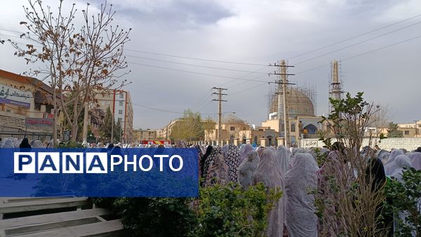 تجلی وحدت و همدلی در صفوف نماز عید فطر ملارد