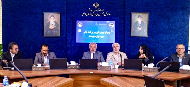 دوره اول متوسطه، یکی از حساس ترین و اثر گذار ترین مقاطع تحصیلی است
