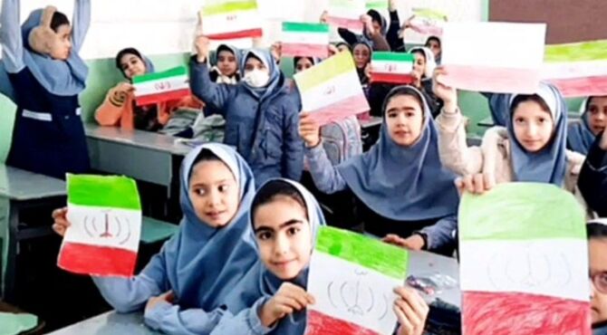 جشن دهه فجر در دبیرستان فرزانگان ۴ ناحیه چهار کرج