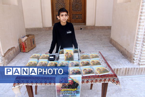 میز کتاب (فرمانده سری) در نماز جمعه شهر یزد