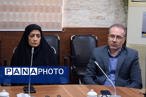 تجلیل از آموزش‌دهندگان و هم‌اندیشی برای آینده روشن در منطقه ۱۴