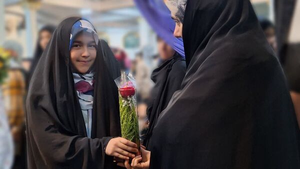 استقبال خانواده‌ها از دختران معتکف در مسجدالنبی کرج