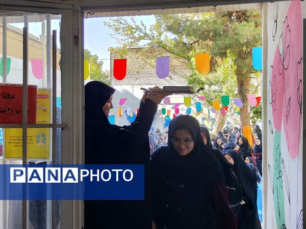 نواختن زنگ مهر سال تحصیلی۱۴۰۴-۱۴۰۳ در ناحیه ۲ مشهد
